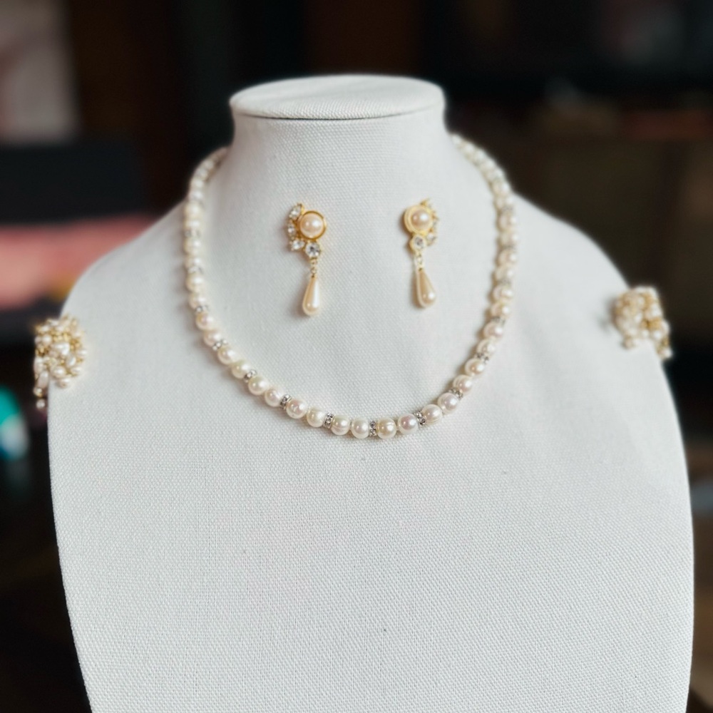 Elegant Pearl Earrings and Necklace Set - Picture 3 of 6